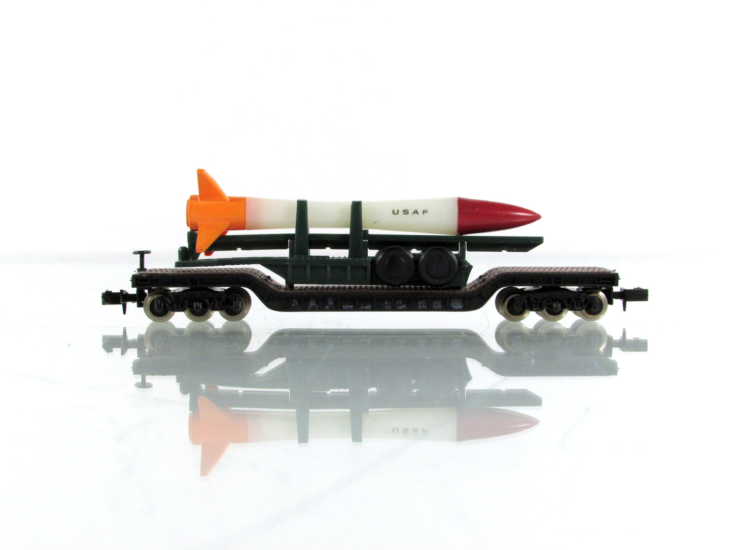 N Scale **US AIR FORCE** Missile Load on Heavyweight Flat, N&W - Bachmann *RARE