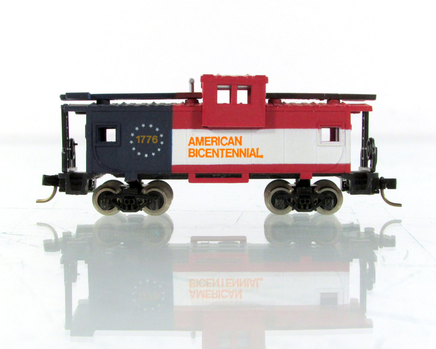 N Scale **AMERICAN BICENTENNIAL 1776-1976** Caboose - Bachmann 5703, MTL Cplrs