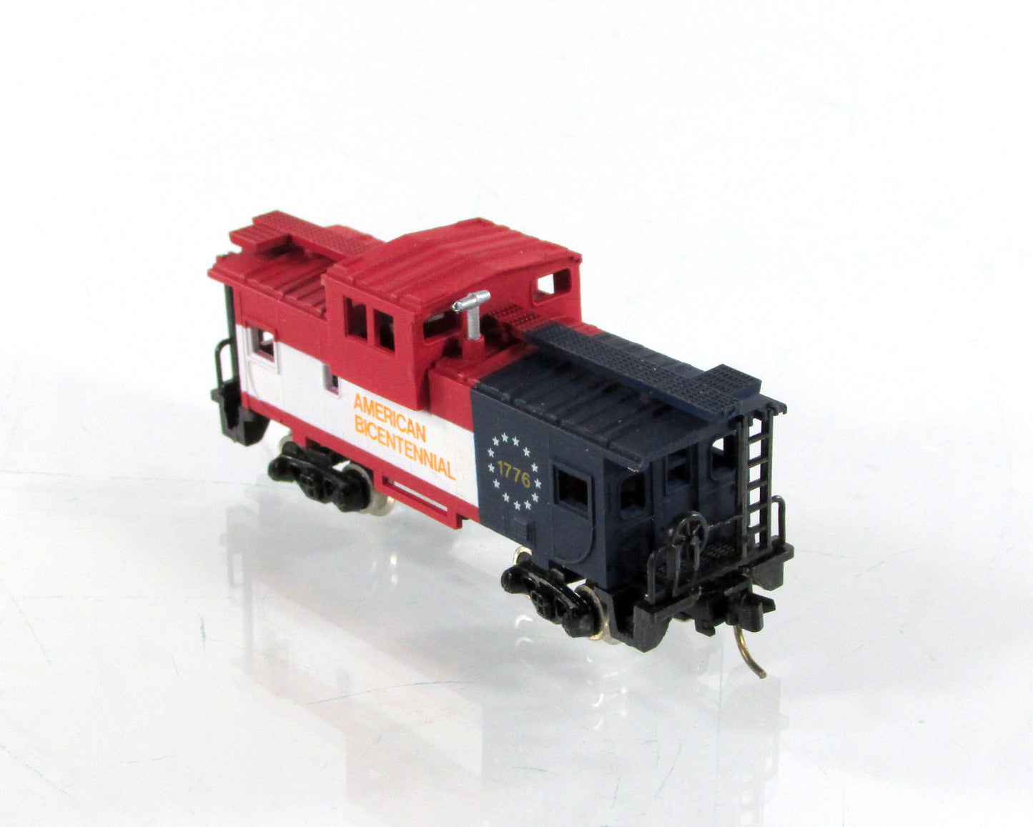 N Scale **AMERICAN BICENTENNIAL 1776-1976** Caboose - Bachmann 5703, MTL Cplrs