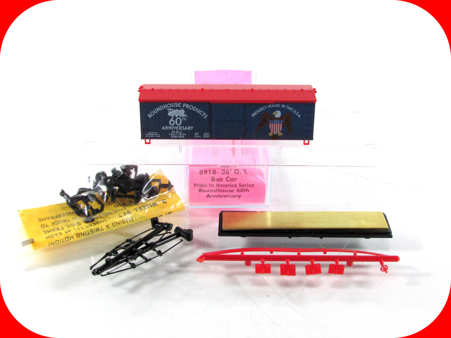 N Scale ***PRIDE IN AMERICA*** Series 36' Old Timer Box Car - Roundhouse 8918