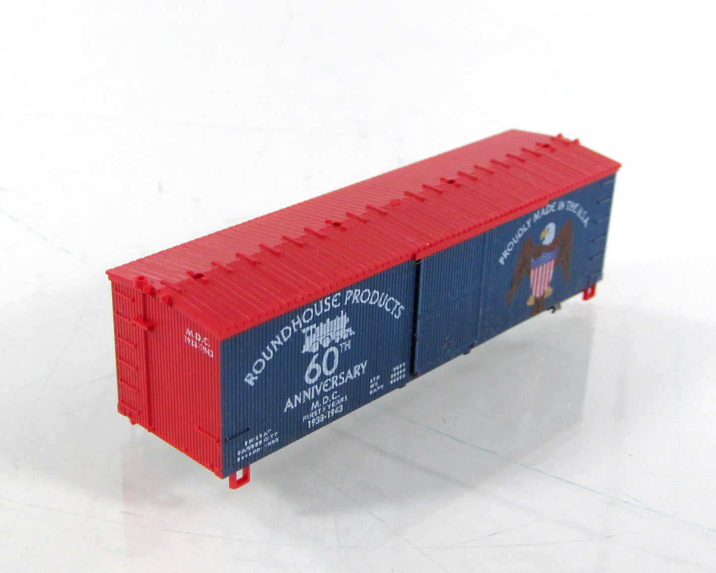 N Scale ***PRIDE IN AMERICA*** Series 36' Old Timer Box Car - Roundhouse 8918