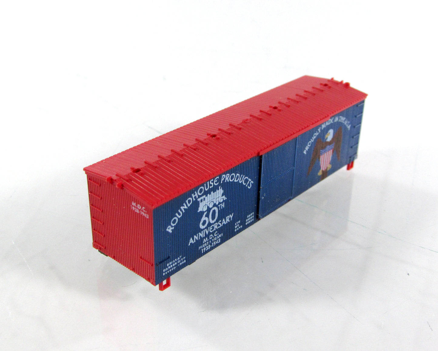 N Scale ***PRIDE IN AMERICA*** Series 36' Old Timer Box Car - Roundhouse 8918