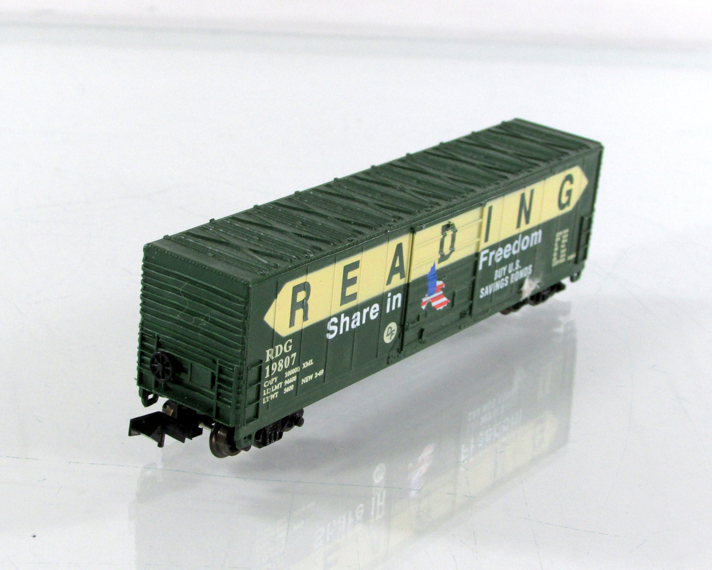 N Scale **READING -- SHARE In FREEDOM** 50' Box Car, RDG 19807 - Bev-Bel 10038