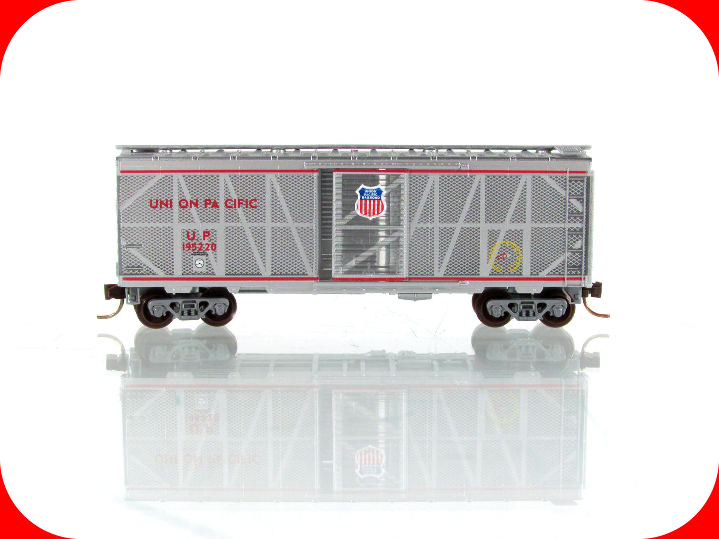 N Scale ***UNION PACIFIC*** IMPACT DEMO Box Car #195220 - Micro Trains 02000157