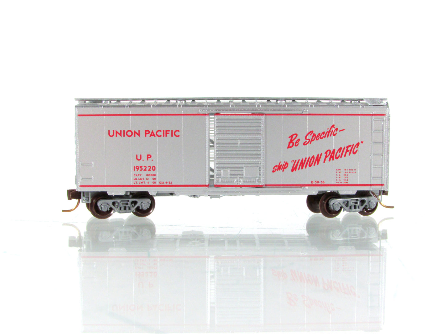 N Scale ***UNION PACIFIC*** IMPACT DEMO Box Car #195220 - Micro Trains 02000157