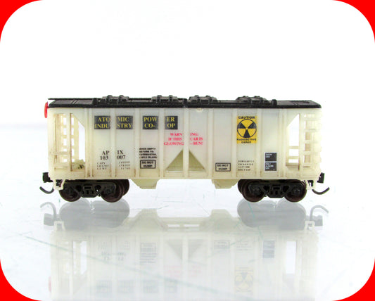 N Scale ***ATOMIC POWER, GLOW-In-The-DARK** Hopper - DELUXE 72402, MTL Couplers