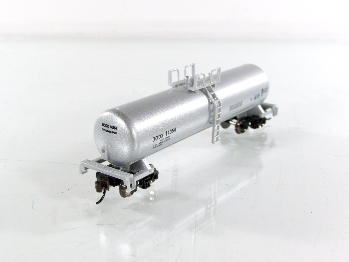N Scale **US DEPARTMENT of DEFENSE** 50' Tank Car, DODX 14354 - Roundhouse 8896