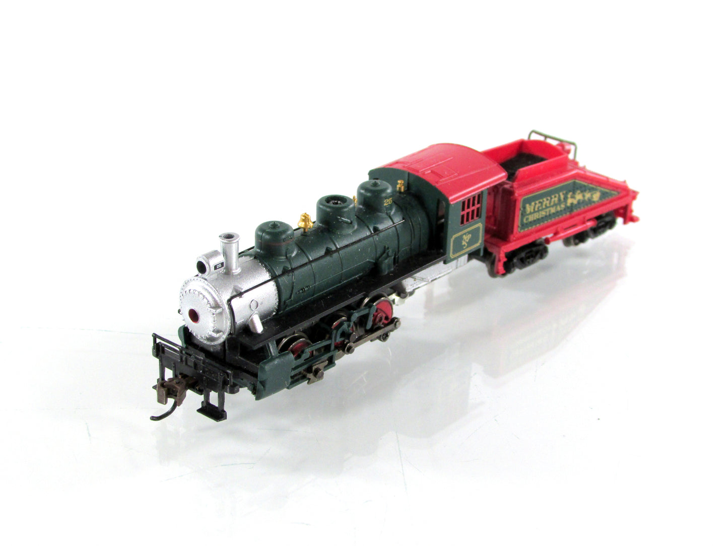 N Scale ***MERRY CHRISTMAS*** 0-6-0 Steam Switcher, NPS 25 - Bachmann 50556