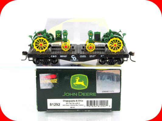 HO Scale ***C&O** 30' Flat #80107, JOHN DEERE Waterloo Tractors - Athearn 81292