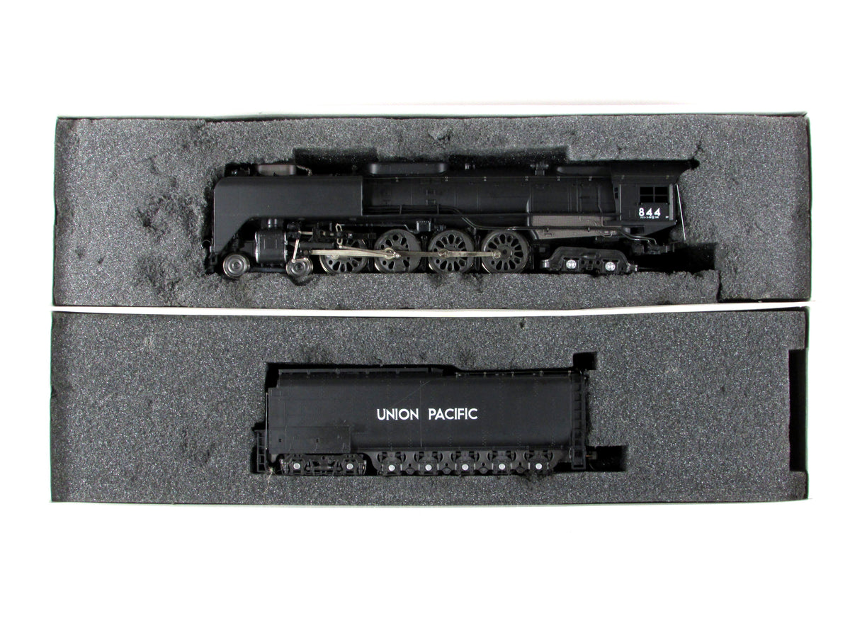 HO Scale **UNION PACIFIC* 4-8-4 FEF-3 Northern Locomotive #844 - Rivarossi 5429