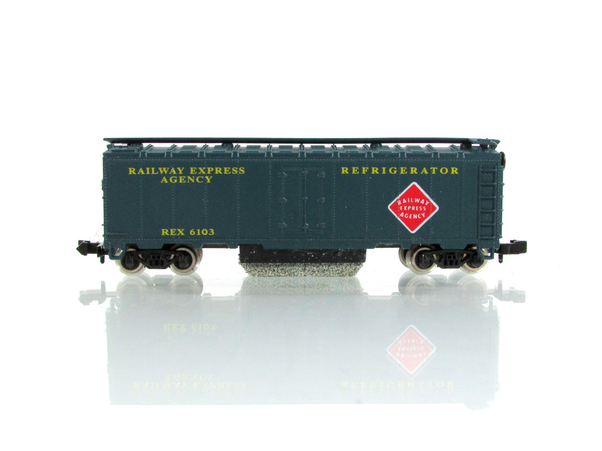 N Scale **RAILWAY EXPRESS AGENCY** TRACK CLEANER Box Car, REX 6103 - ROCO 70300