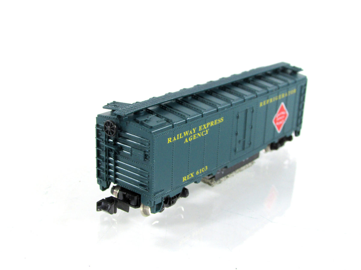 N Scale **RAILWAY EXPRESS AGENCY** TRACK CLEANER Box Car, REX 6103 - ROCO 70300