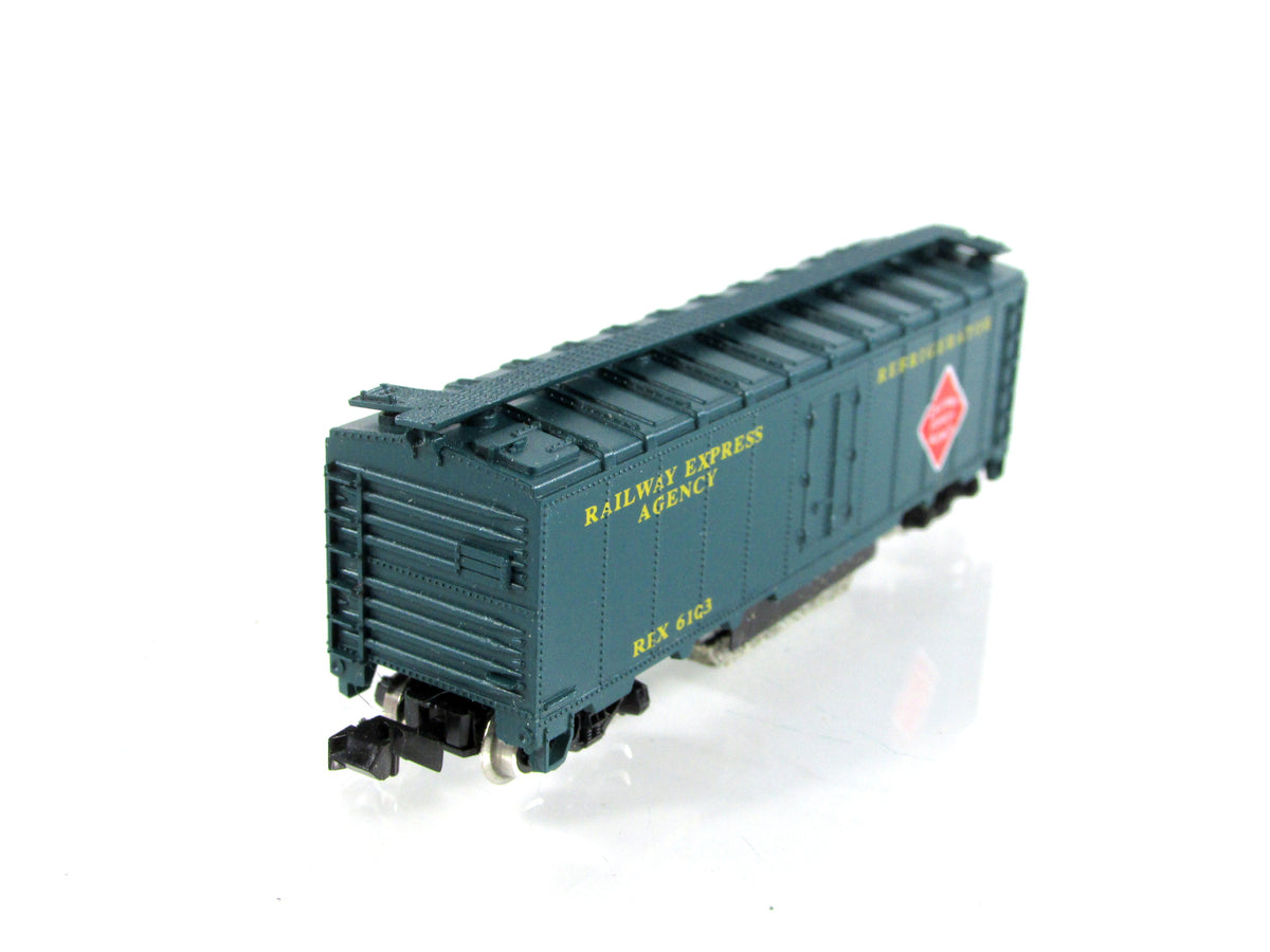 N Scale **RAILWAY EXPRESS AGENCY** TRACK CLEANER Box Car, REX 6103 - ROCO 70300