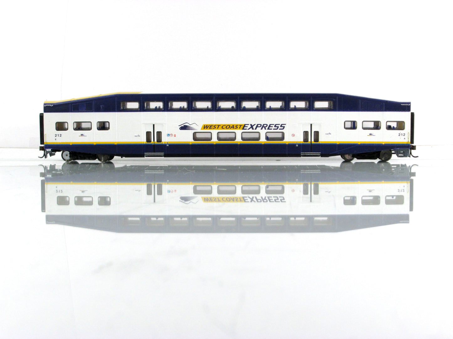 HO Scale **WEST COAST EXPRESS** BOMBARDIER Commuter Car, WCE #212, Athearn 2564