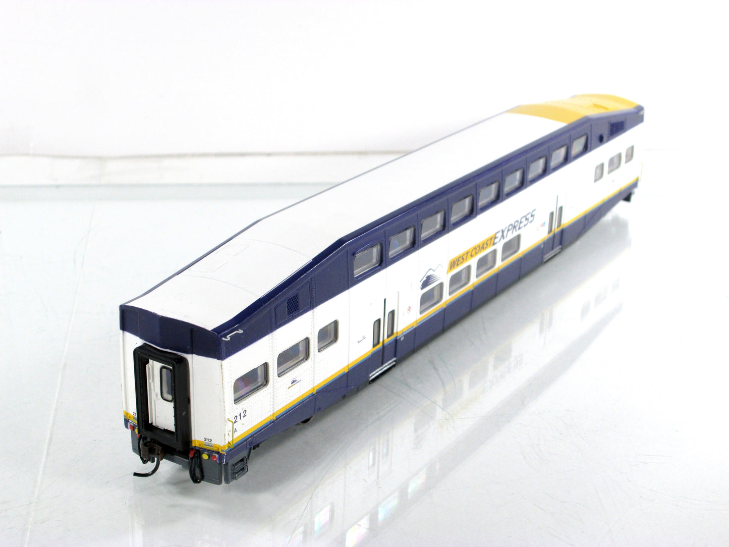 HO Scale **WEST COAST EXPRESS** BOMBARDIER Commuter Car, WCE #212, Athearn 2564