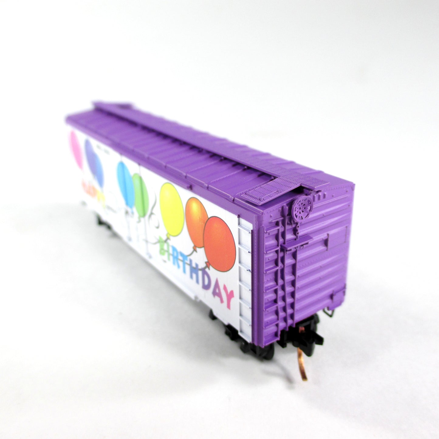N Scale ***HAPPY BIRTHDAY*** 40' Box Car w/ Glitter --- Micro Trains 02100500