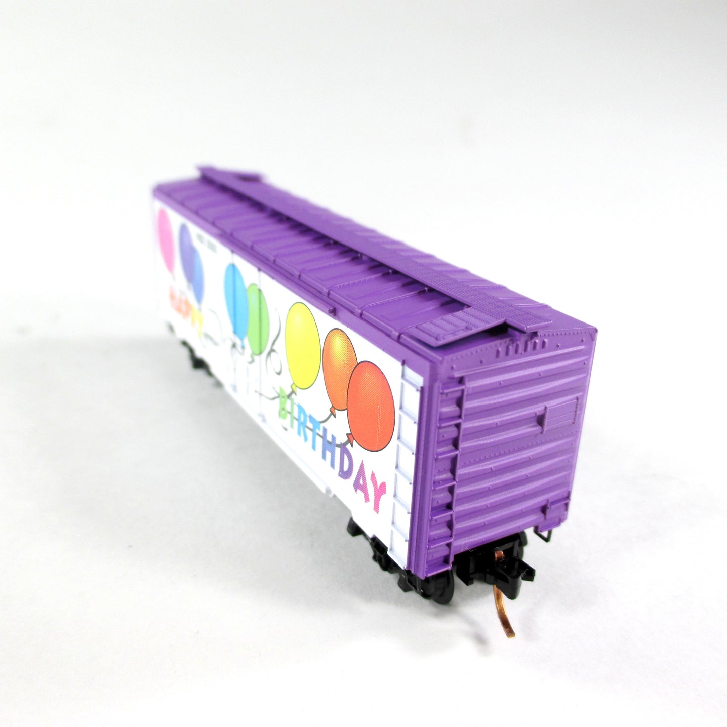 N Scale ***HAPPY BIRTHDAY*** 40' Box Car w/ Glitter --- Micro Trains 02100500