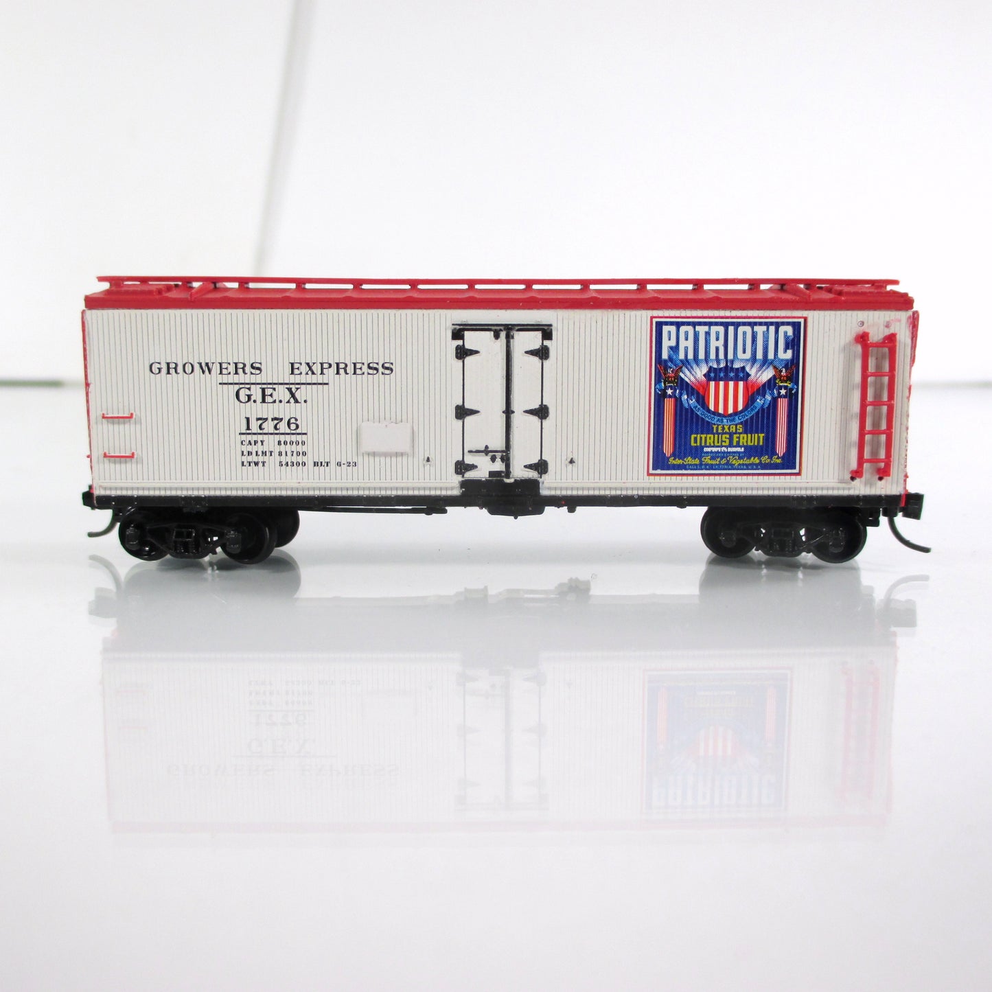 N Scale **GROWERS EXPRESS - PATRIOTIC** Reefer #1776 - YesterYear, MTL Couplers
