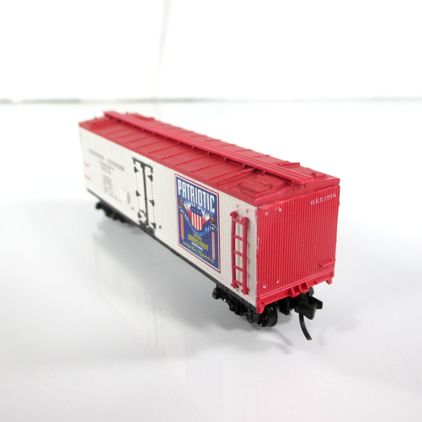 N Scale **GROWERS EXPRESS - PATRIOTIC** Reefer #1776 - YesterYear, MTL Couplers
